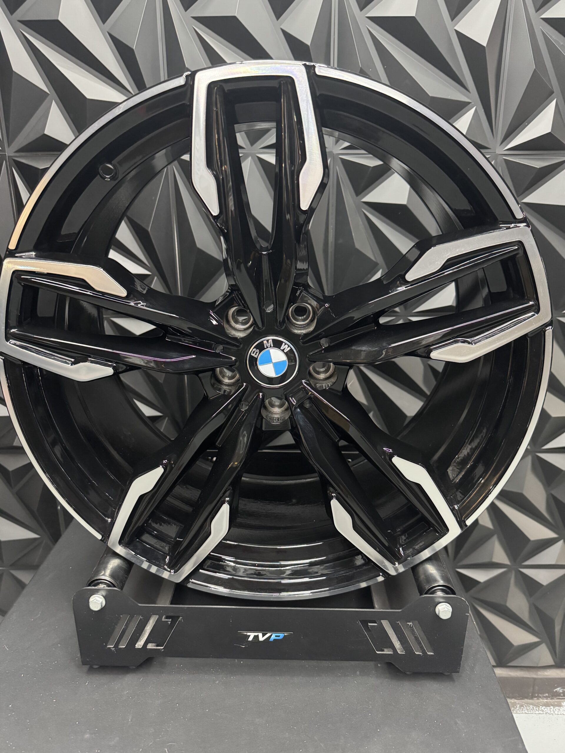 Llanta BMW 20 pulgadas negro y pulido diamantado 5x120