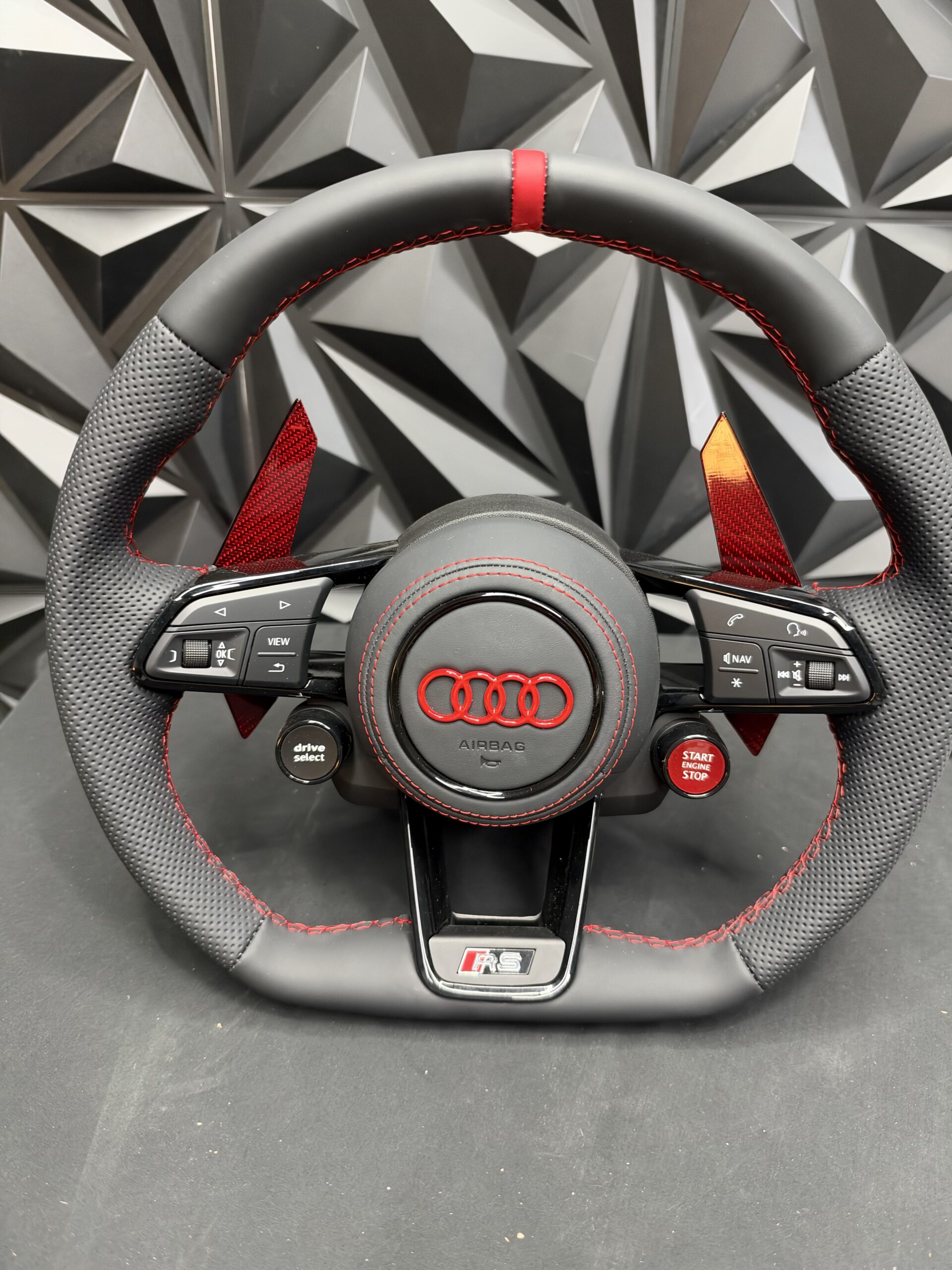 Volante Audi RS negro con botón de arranque integrado